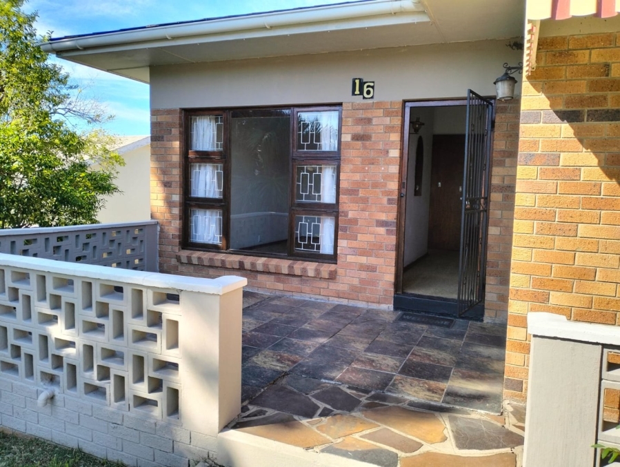 5 Bedroom Property for Sale in Sunnyridge Eastern Cape
